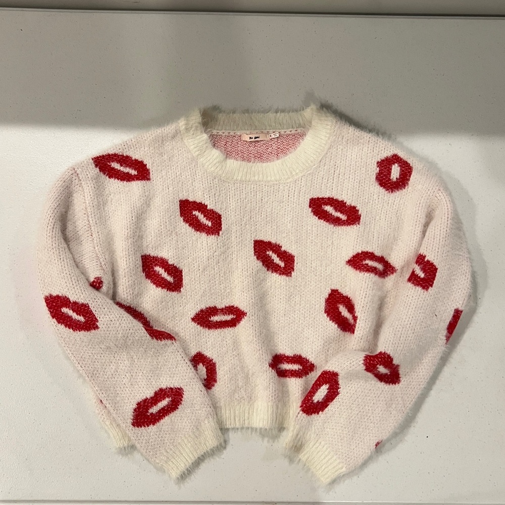 Francesca's Collections White and Red Crew Neck Sweater with Lip Print